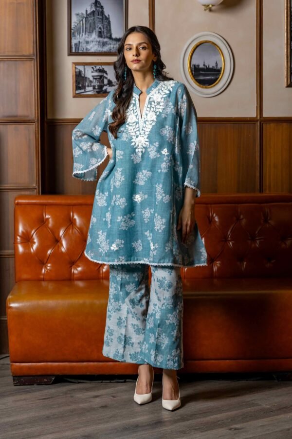 Printed Set in Jute Cotton with Embroidered Neck Line